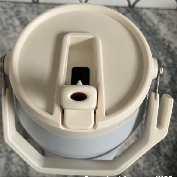 THE ICEFLOW FLIP STRAW JUG | 64 OZ FOG - Picture 3 of 7